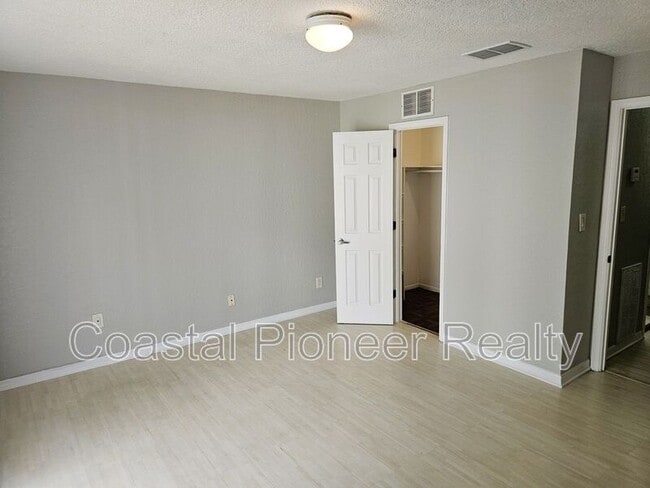 Building Photo - 7549 Abonado Rd
