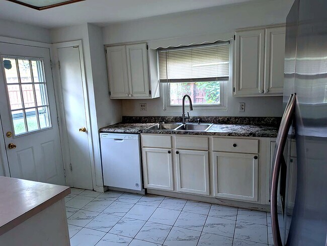 Building Photo - 386 Dover Ln