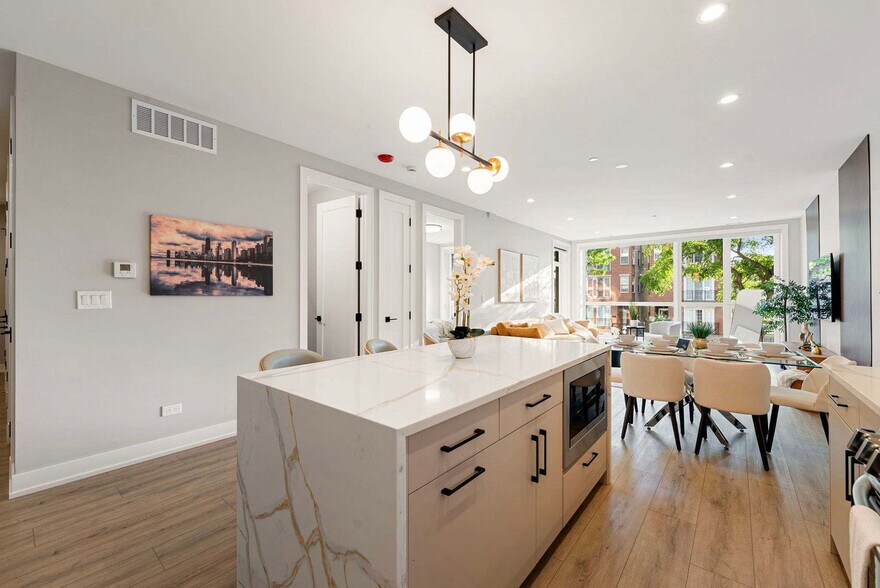 Building Photo - 2344 W Polk St