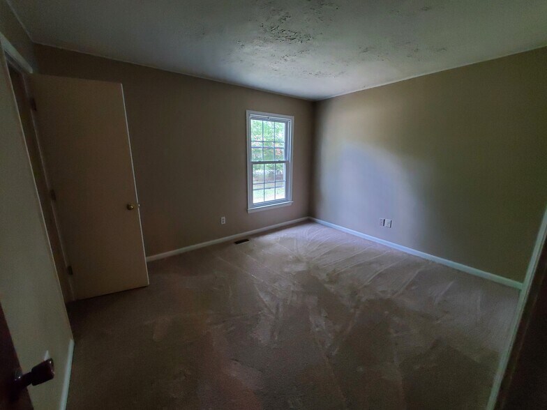 Building Photo - 141 The Maine