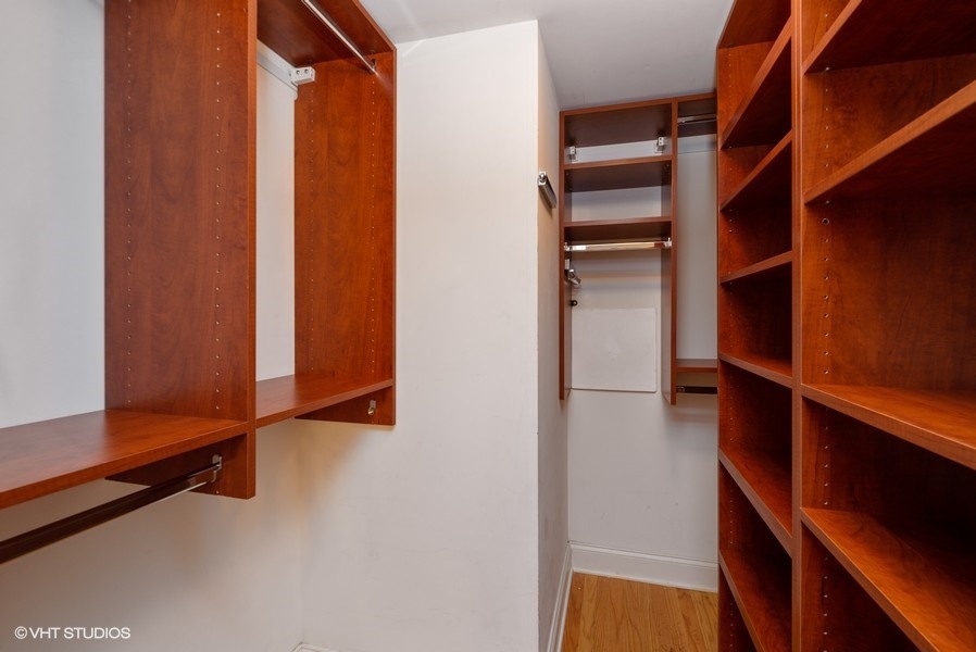 Building Photo - 2131 N Larrabee St