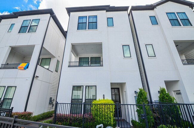Building Photo - 2812 Grand Fountains Dr