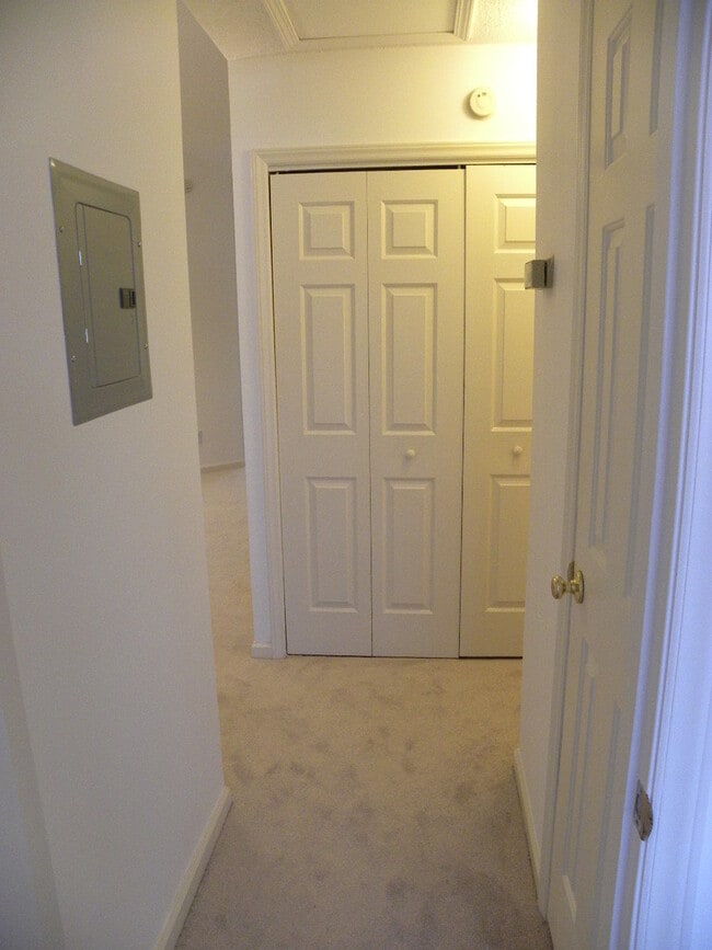 Building Photo - Central Wilmington! Live across from The Point at Barclay! Lovely one level patio home in popular...