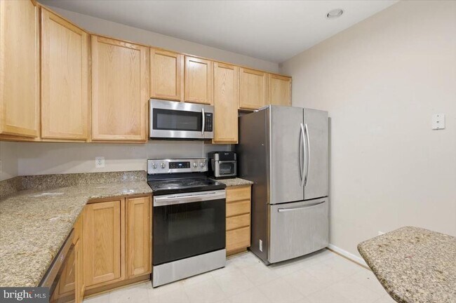 Building Photo - 6914 S Dewey Ct