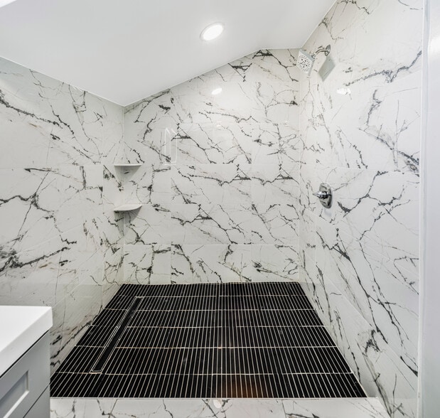 Bathroom - 1100 Coronado Ter