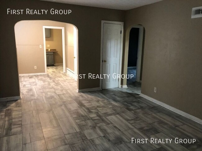 Building Photo - 330 Verona Rd