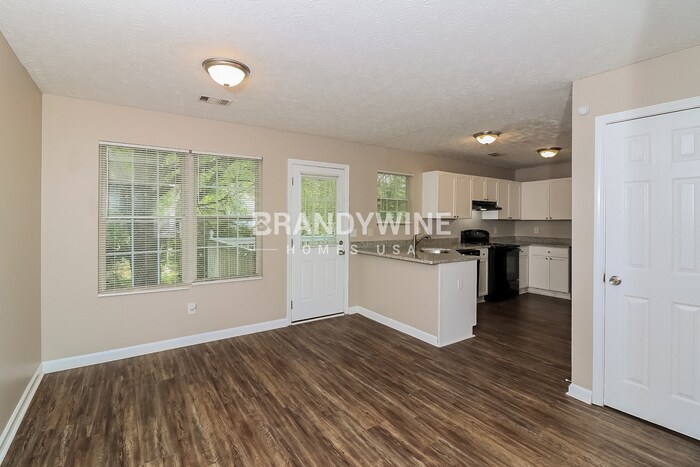 Building Photo - 631 Waynes Ct SE