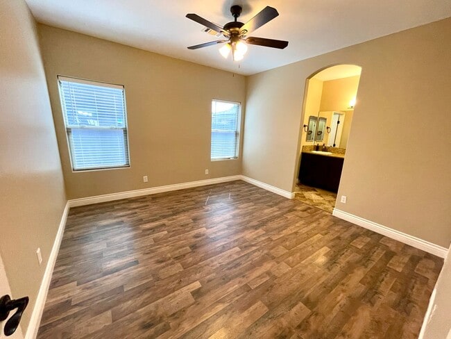 Building Photo - Elegant 3 Bedroom, 2 bathroom Home in Legacy Ranch Neighborhood in Central Kingman!