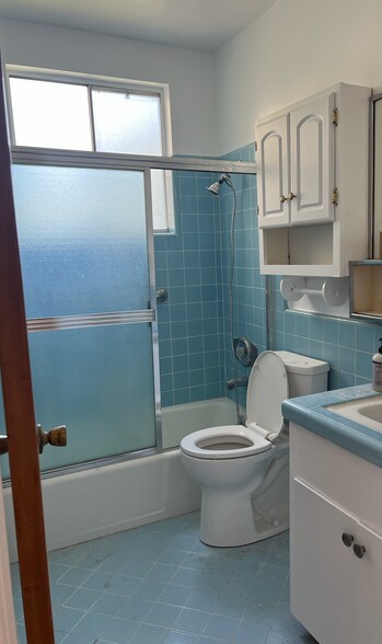 Bathroom - 1641 Maltman Ave