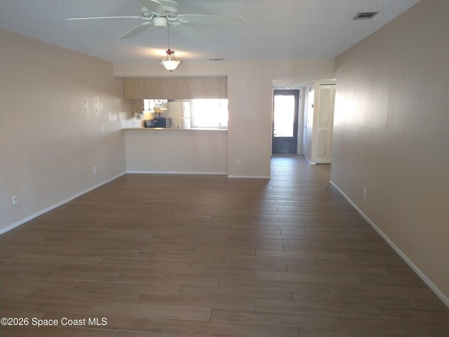 Building Photo - 2145 Golf Isle Dr