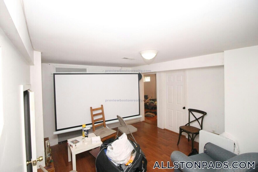 Building Photo - 30 Linden St