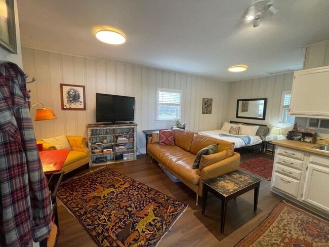 Building Photo - 4655 Pierce St