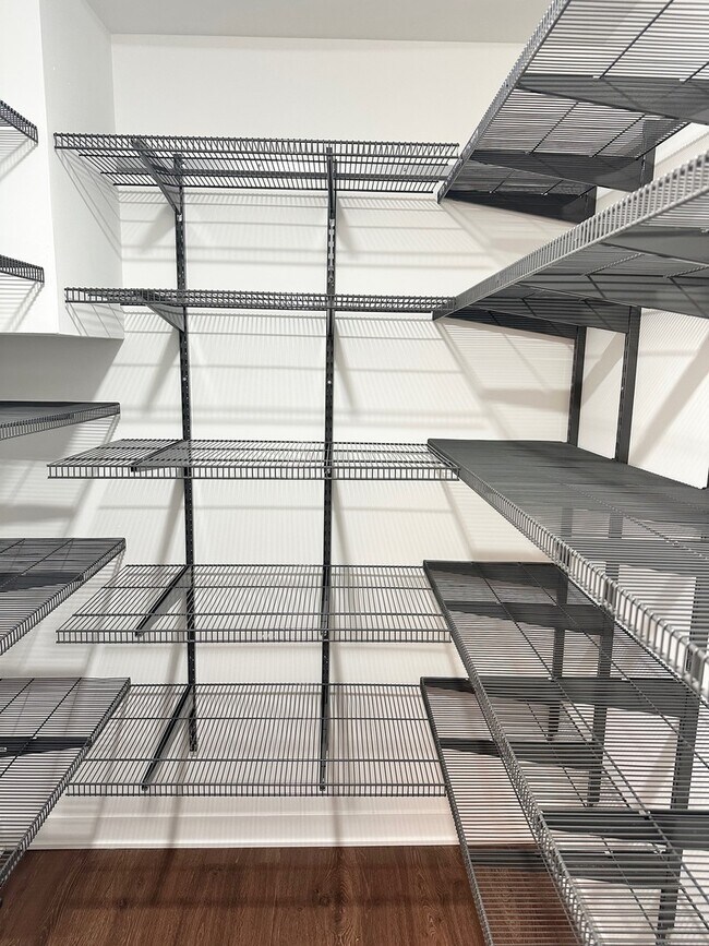 Building Photo - 222 S Tryon St