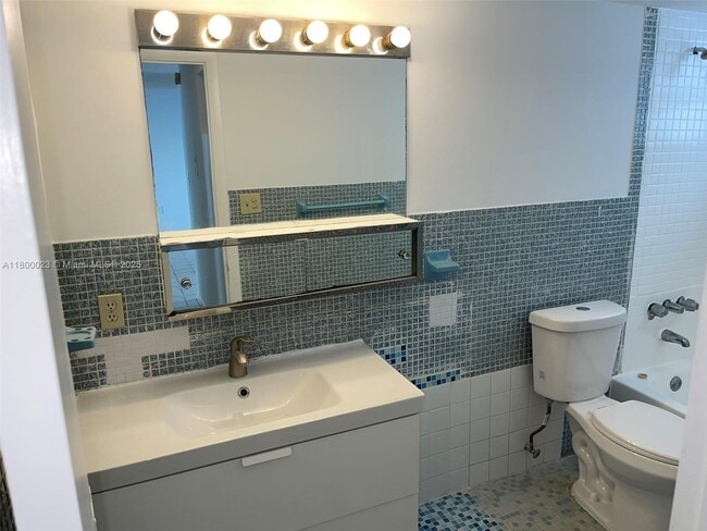 Building Photo - 1357 Collins Ave