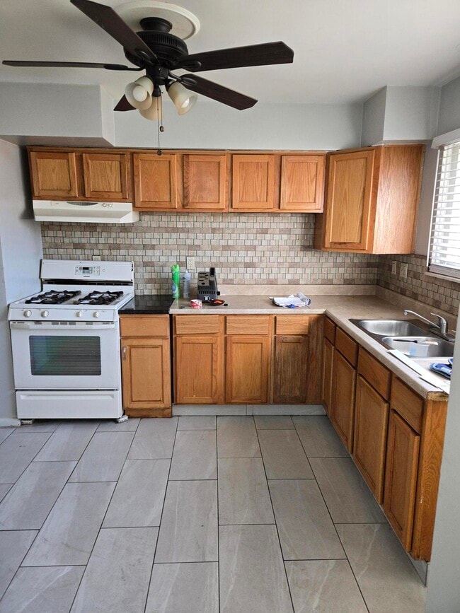 Building Photo - 27294 W Pleasant Ridge Dr