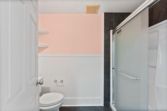 Building Photo - Spacious 3-Bed Tacoma Home w/ Office, A/C,...