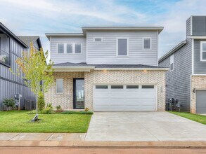 Building Photo - Beautiful home inOklahoma City