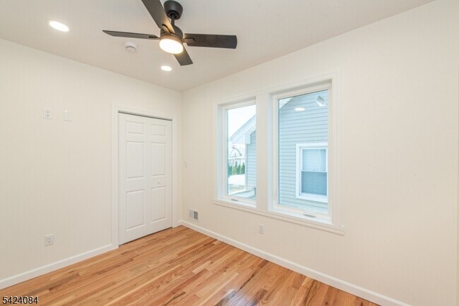 Building Photo - 39 Beekman St