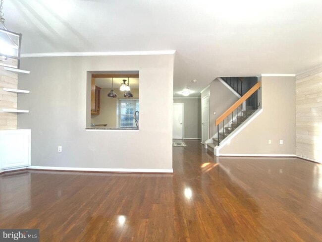 Building Photo - 323 Sequoia Dr