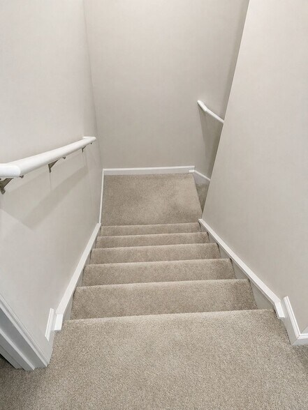 Building Photo - 1613 Mountain Ash Ln