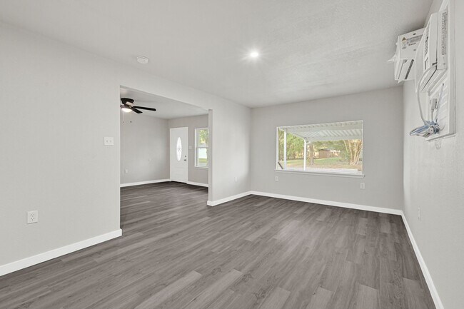 Building Photo - 10609 Murr Way