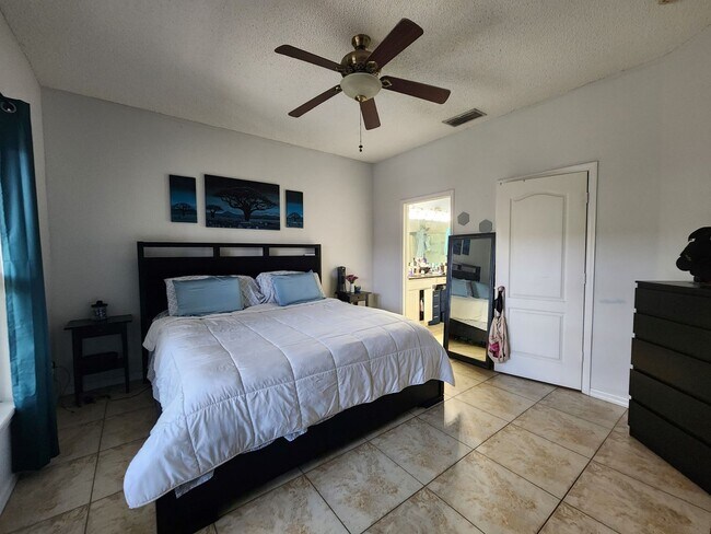 Building Photo - 4243 Waterside Pointe Cir