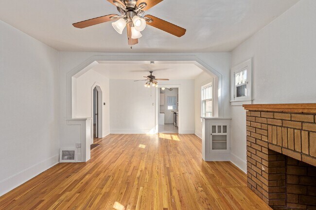 Building Photo - Great two bed two bath bungalow for rent i...