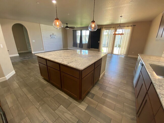 Building Photo - 3200 N Glacier Way