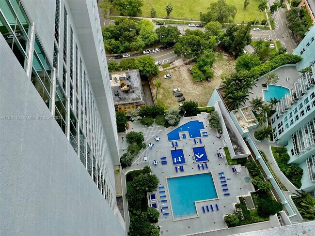 Building Photo - 1800 N Bayshore Dr