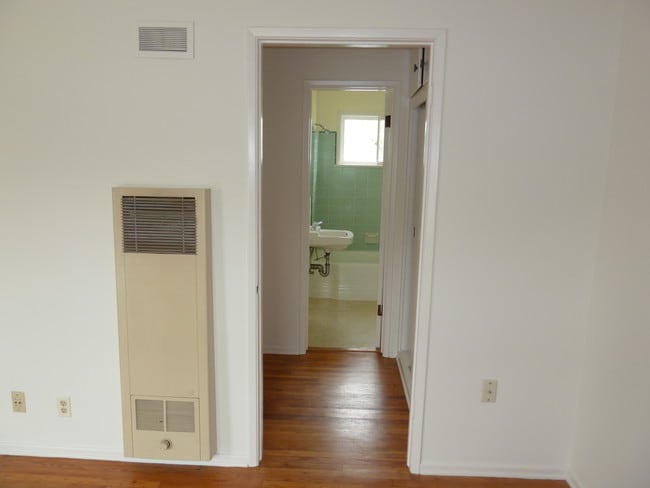 Bathroom - 7073 1/2 W Manchester Ave