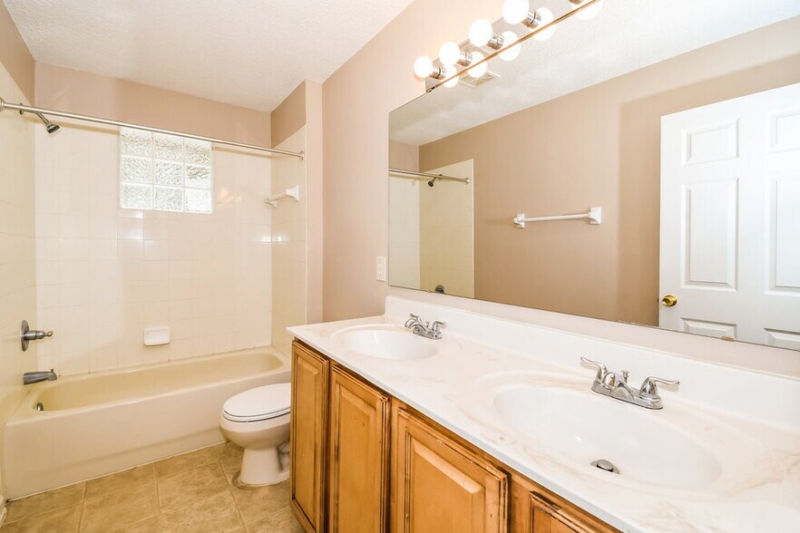 Building Photo - 725 Indigo Run Dr