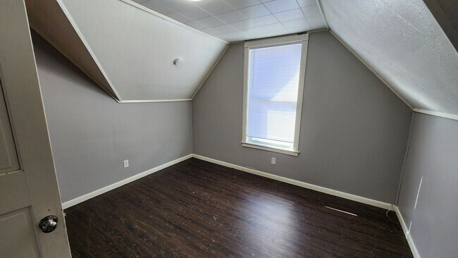 Building Photo - swingmiss