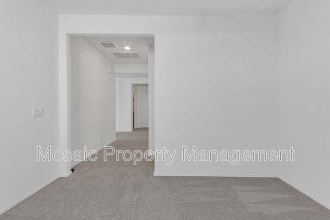 Building Photo - 1417 E Mark Ct