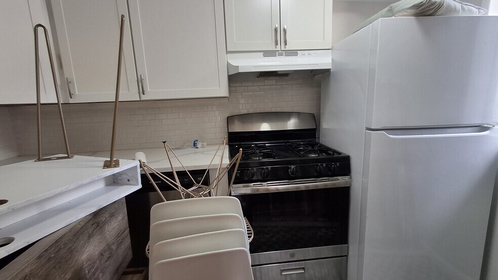 Kitchen - 330 Hudson St