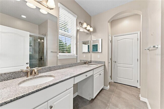 Building Photo - 17013 Vilesta Dr