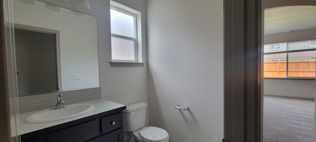 Building Photo - North Albany upgraded single family house