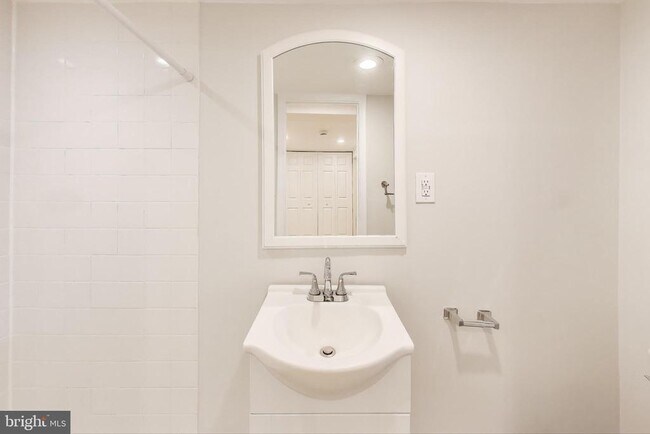 Building Photo - 628 Madison St NW