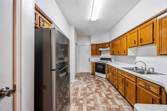 Building Photo - 9410 Stonehouse Ln