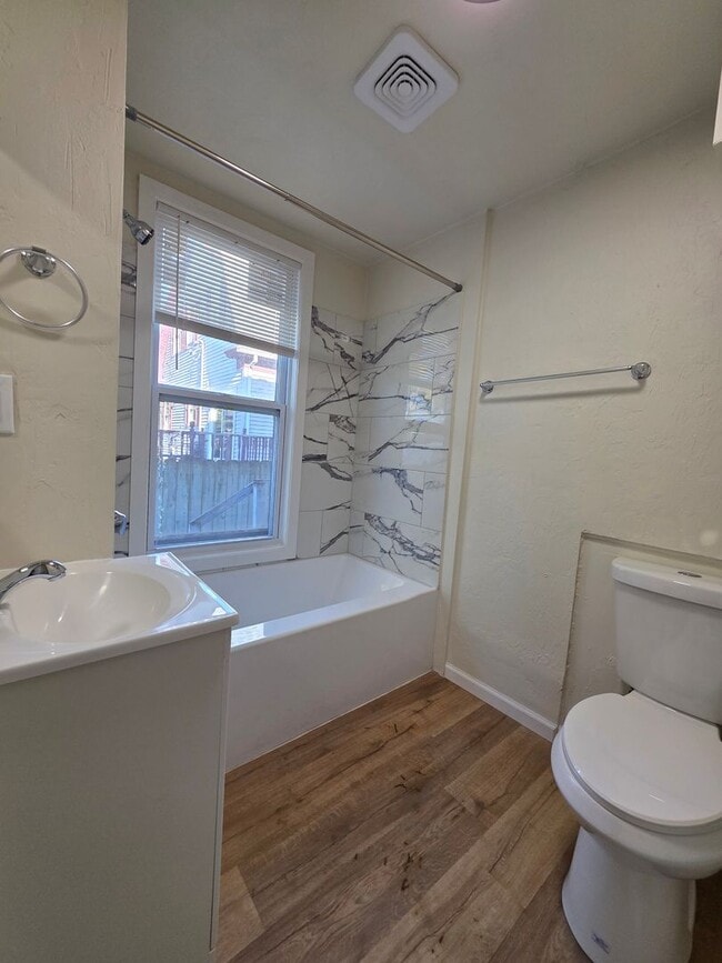 Building Photo - 210 S Maple Ave