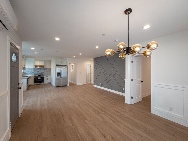 Building Photo - Newly Renovated 4BR Lamanda Park Units!