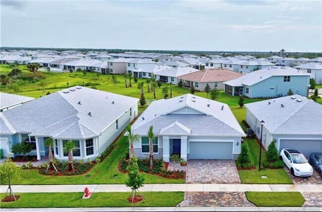 Building Photo - 10596 SW Morning Glory Dr