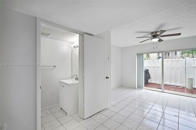 Building Photo - 139 Riviera Cir