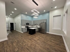 Building Photo - 319 E Main St