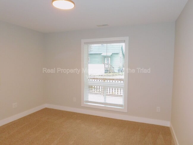 Building Photo - 934 Albert St SW