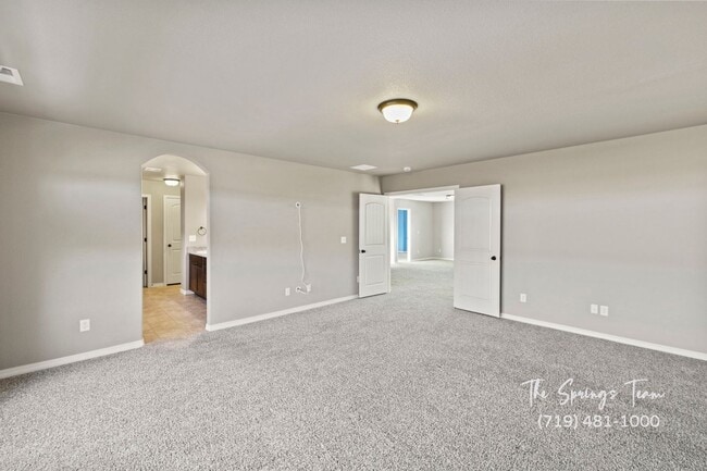 Building Photo - STUNNING 4BD HOME w/ NO ELECTRIC BILL! - Security Deposit Waiver Available