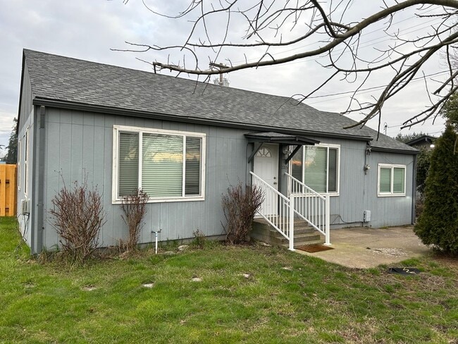 Building Photo - Renovated 3 Bed, 1 Bath Home in McMinnville