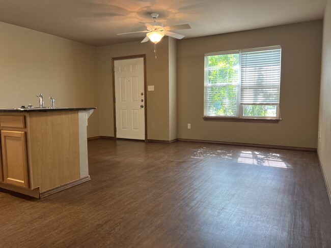 Building Photo - 102 S East St