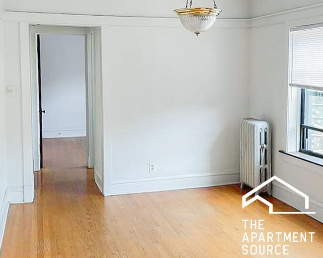 Building Photo - 1448 W Cornelia Ave