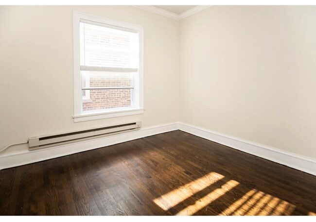 Building Photo - 327 Kedzie St