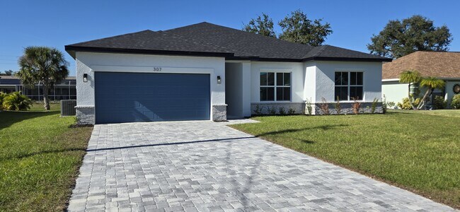 Building Photo - 307 Mendoza St